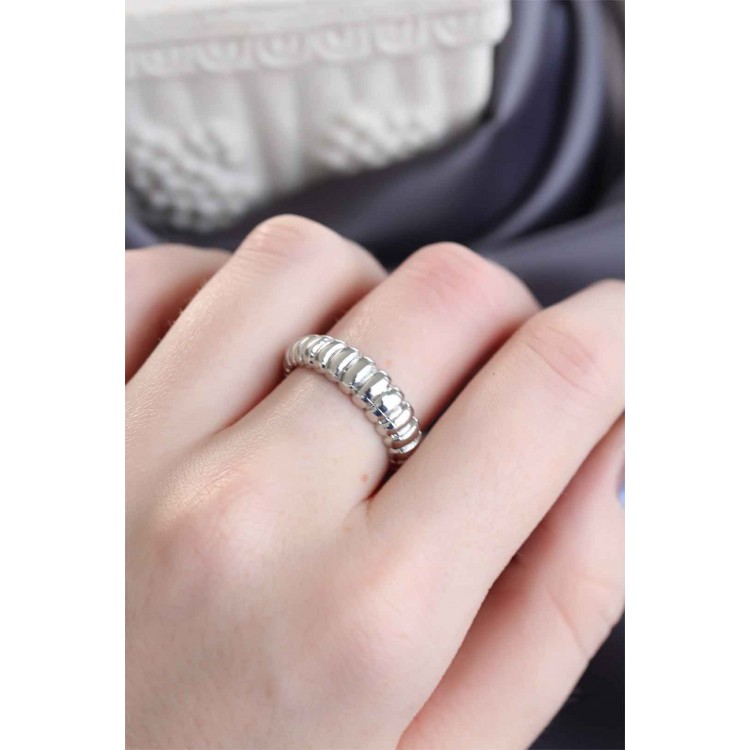 Gümüş Renk Ayarlamalı Burgu Kadın Yüzük