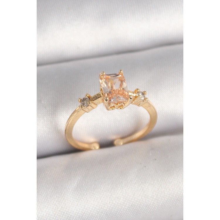 Pirinç Gold Renk Kare Zirkon Taş Model Kadın Yüzük