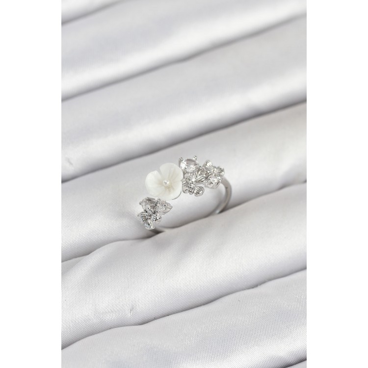 Pirinç Gümüş Renk Çiçek Model Zirkon Taşlı Kadın Yüzük