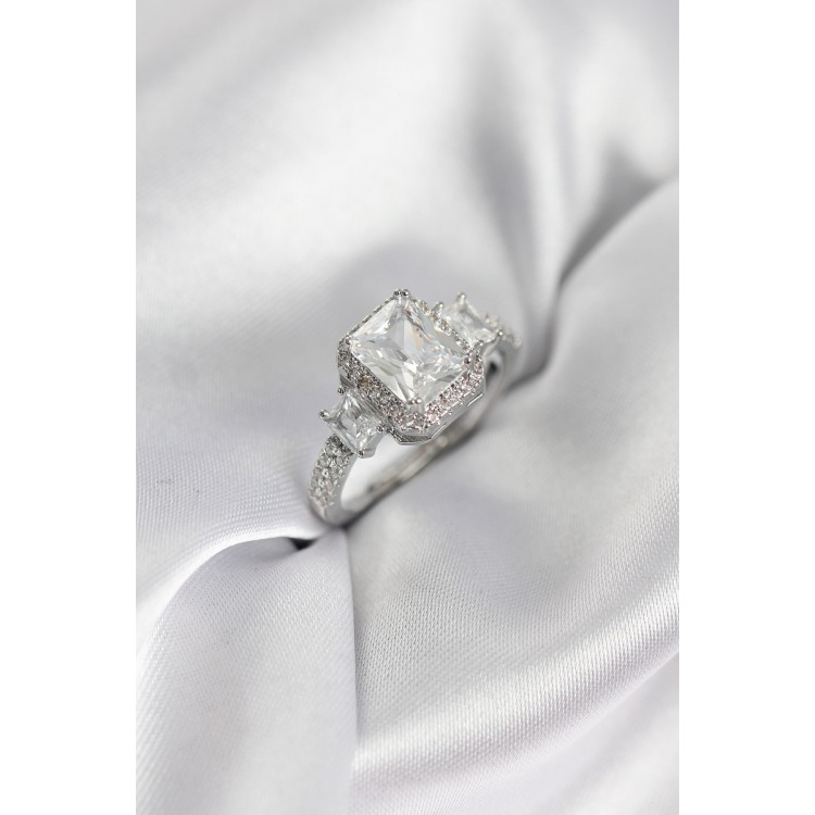 Gümüş Renk Kare Baget Zirkon Taşlı Tek Taş Model Kadın Yüzük