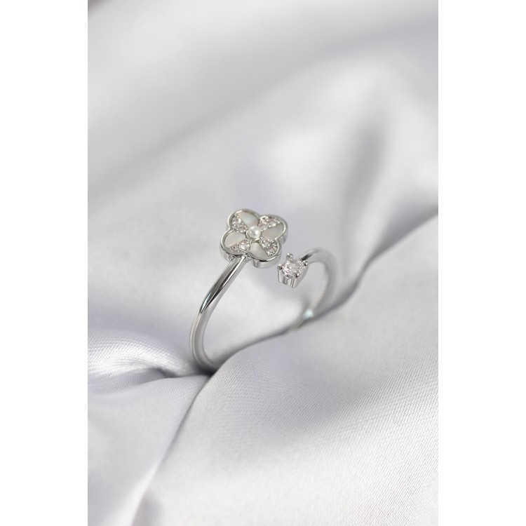 Gümüş Renk Zirkon Taşlı Yonca Model Kadın Yüzük